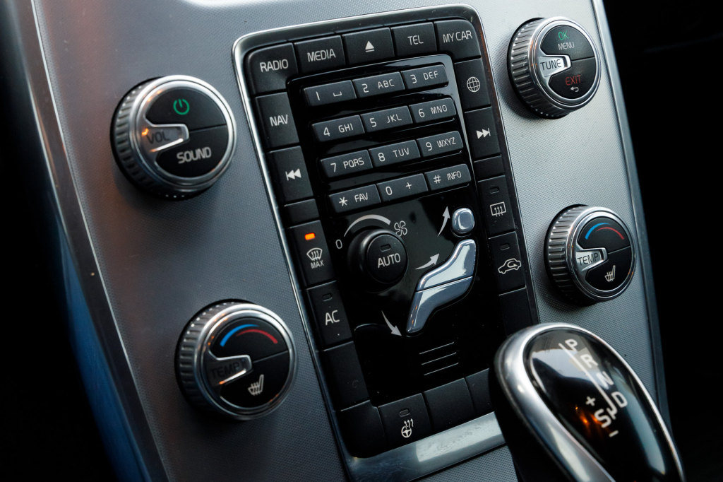 Volvo V70 D4 AWD фото 10