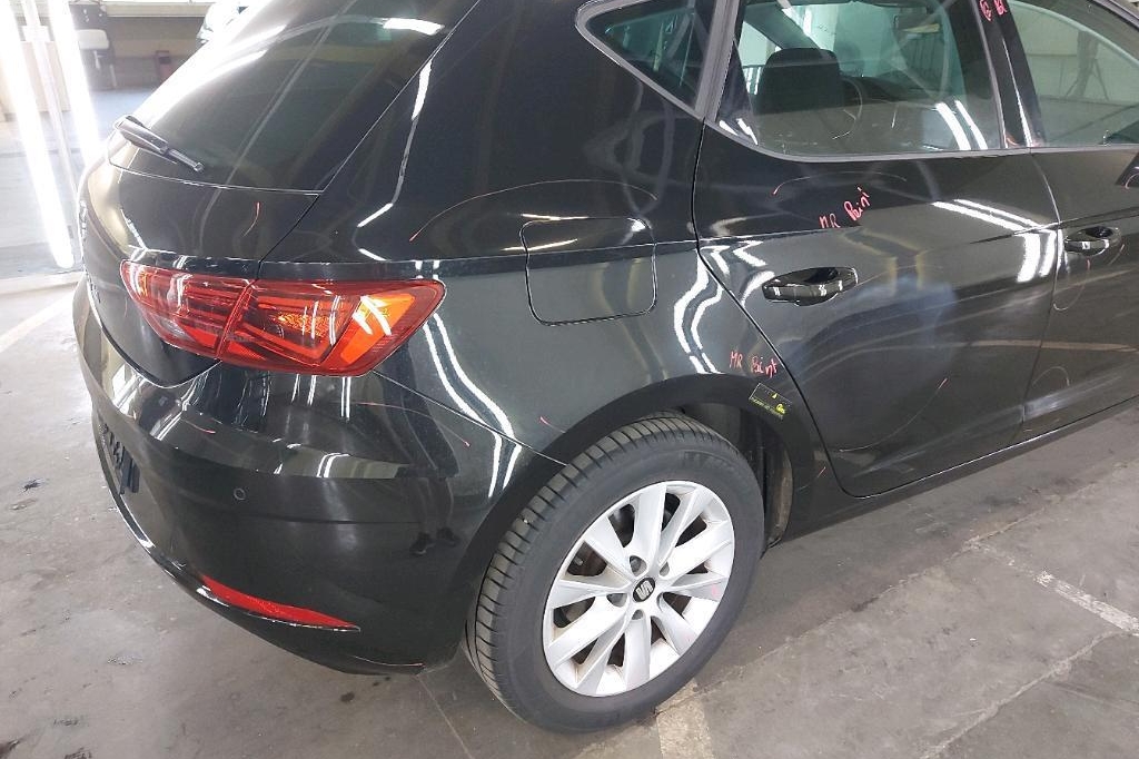 SEAT Leon 2019 photo 16