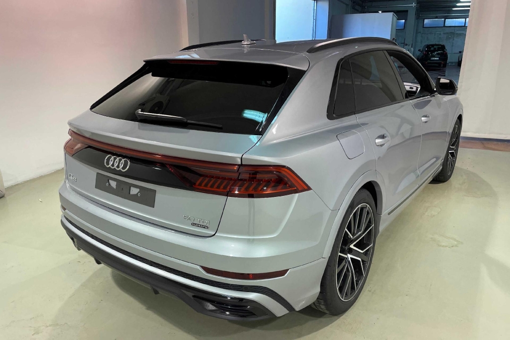 Audi Q8 2020 фото 6