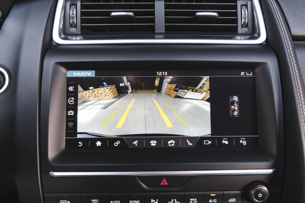 Jaguar E-Pace 2018 фото 31