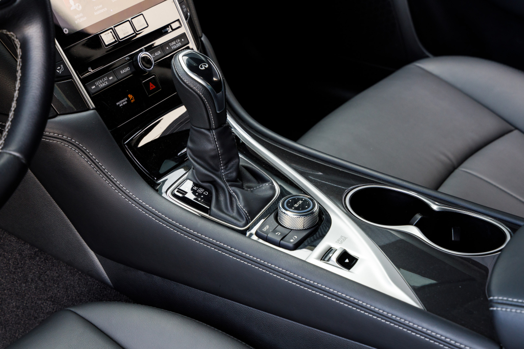 Infiniti Q50 photo 16