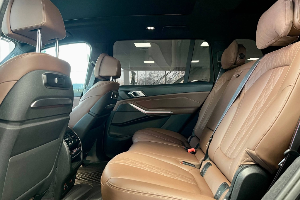 BMW X7 40d 2024 фото 13