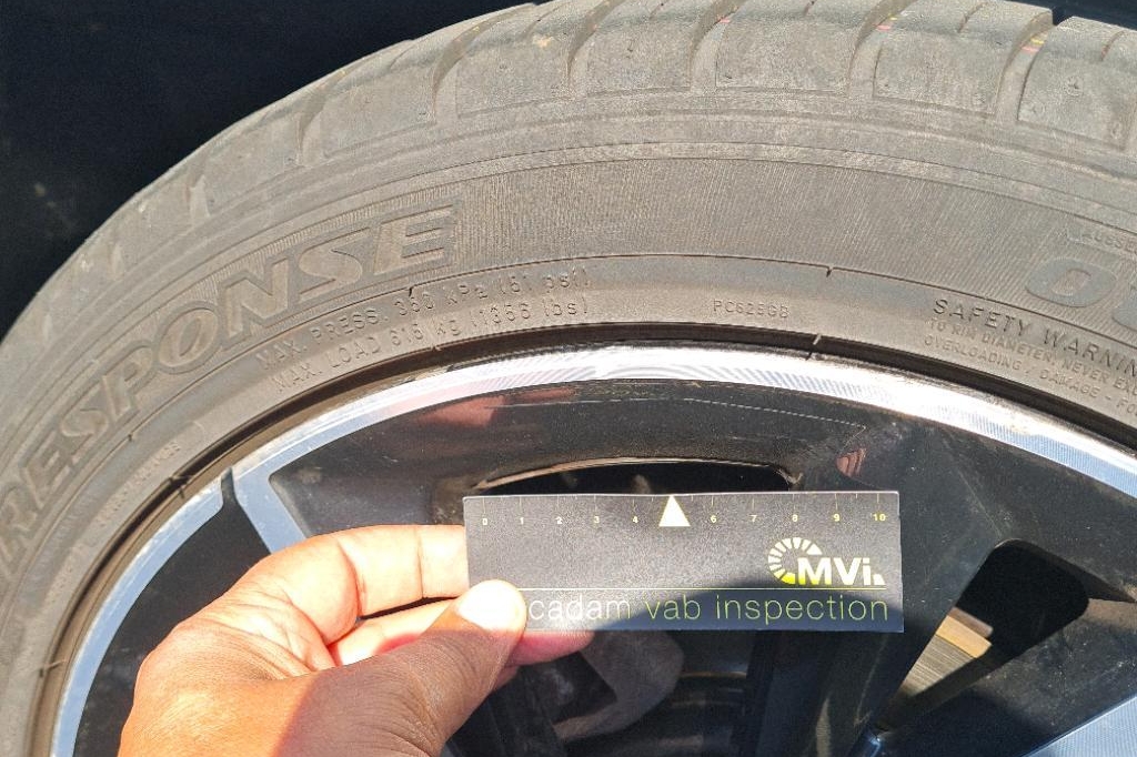 Toyota Auris 2018 фото 6