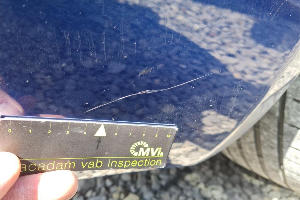 Jaguar XE 2016 фото 16