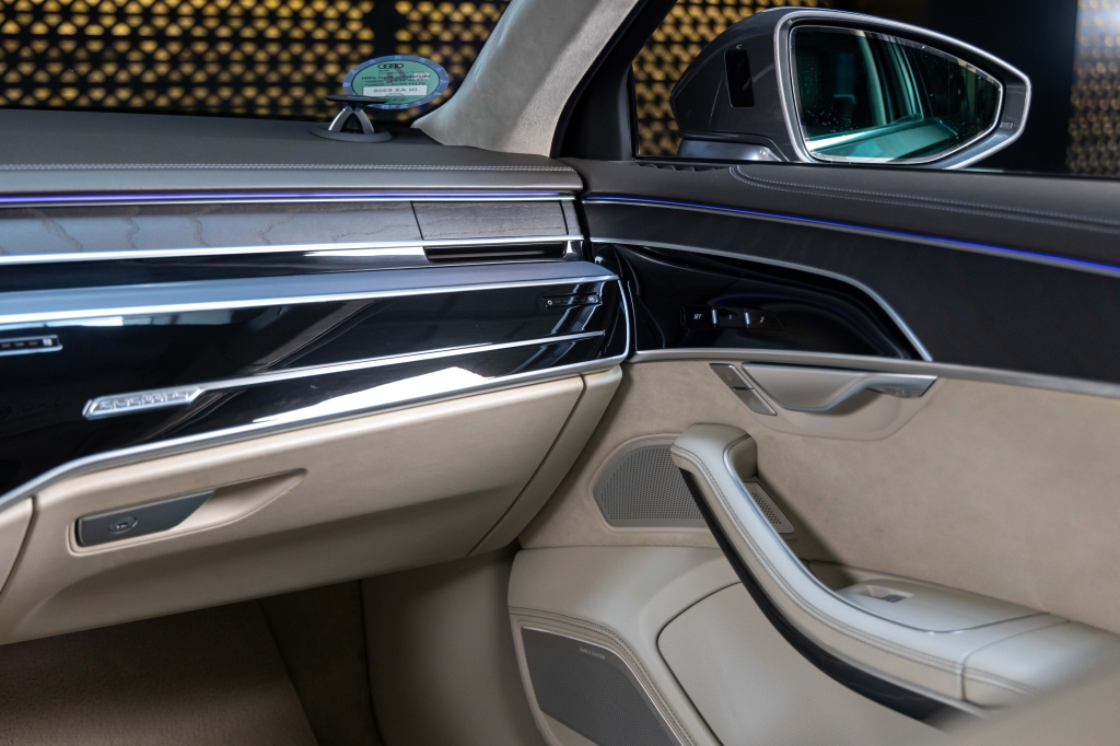 Audi A8 L 2018 фото 24