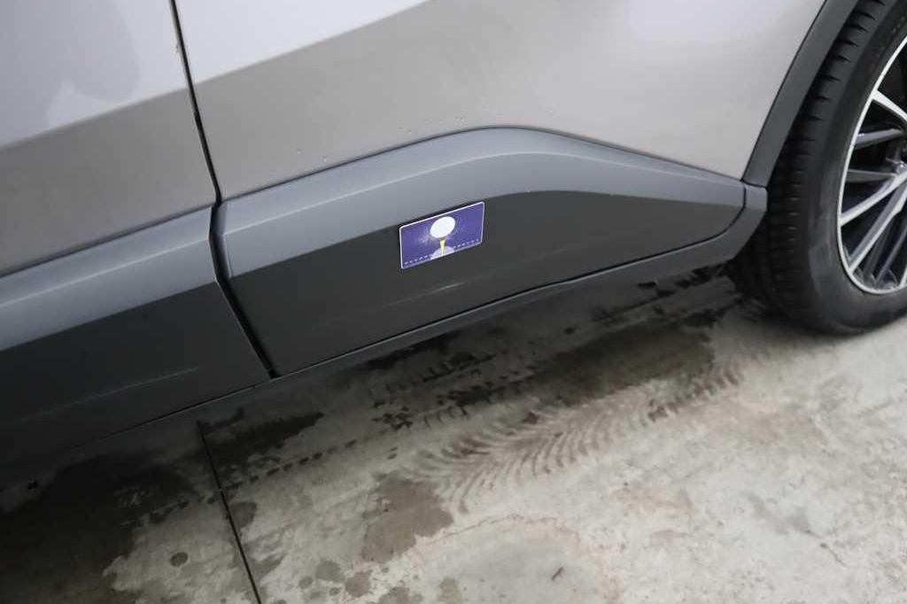 Toyota C-HR 2017 фото 26