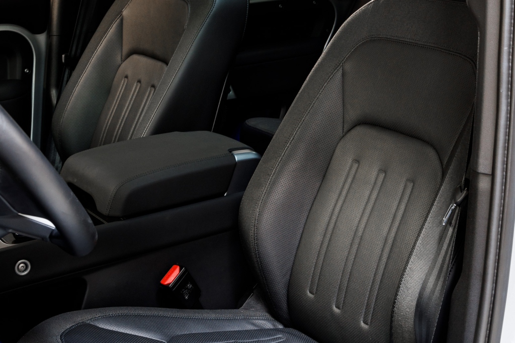 Land Rover Defender First Edition D240 2020 photo 12