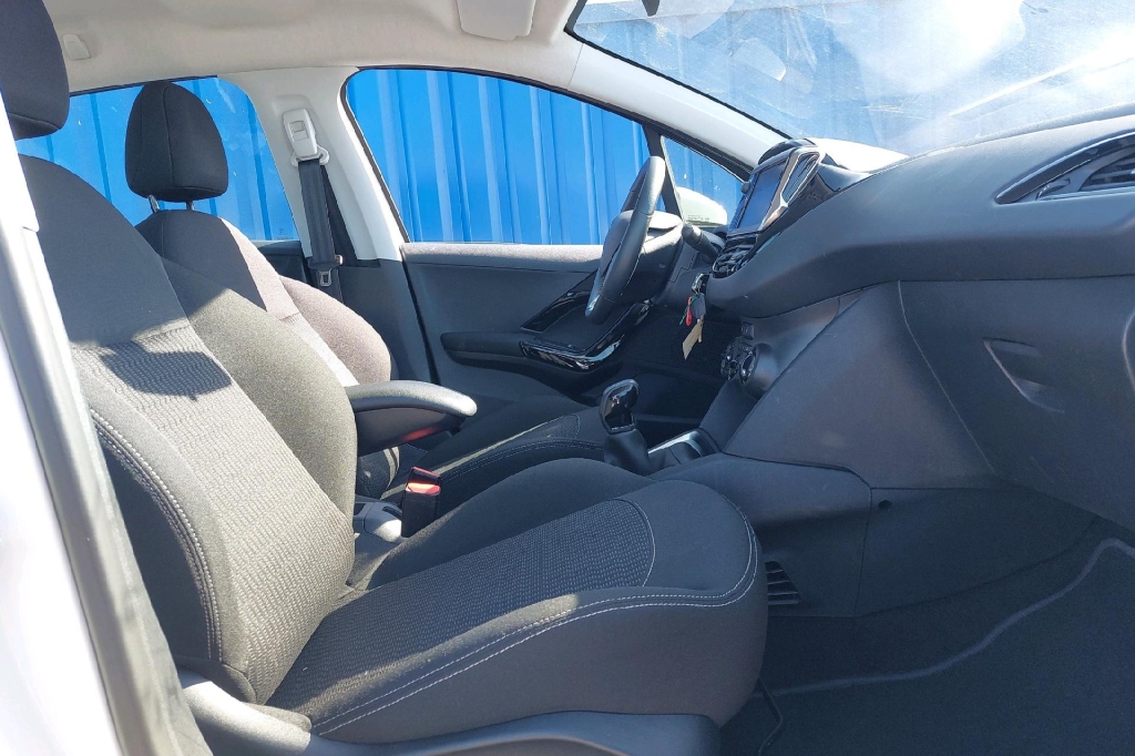 Peugeot 208 2017 фото 5