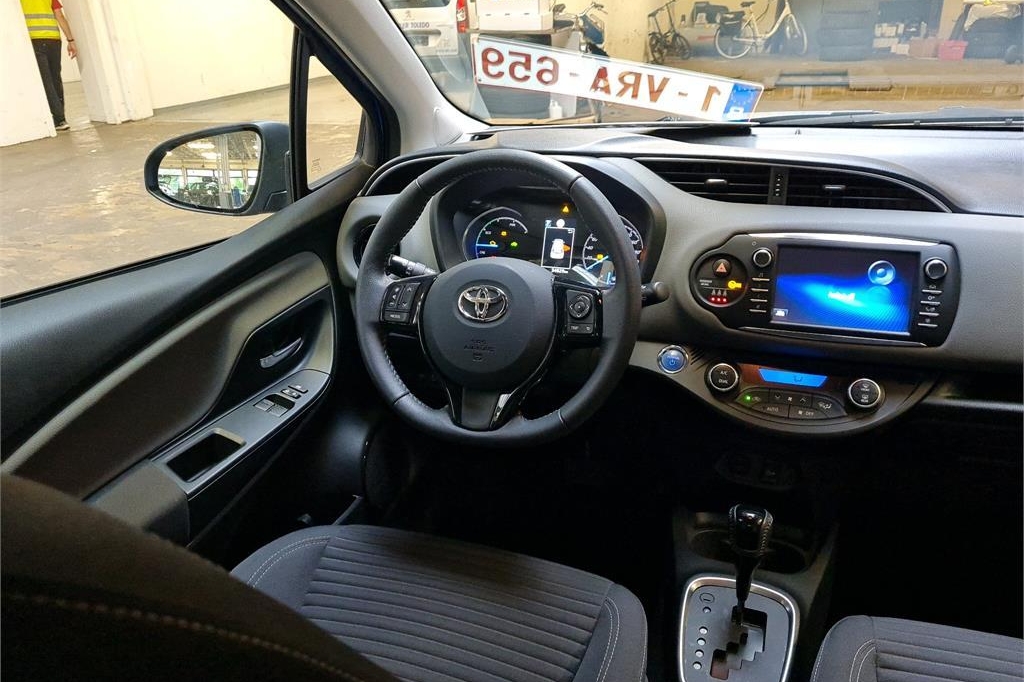 Toyota Yaris 2019 фото 2