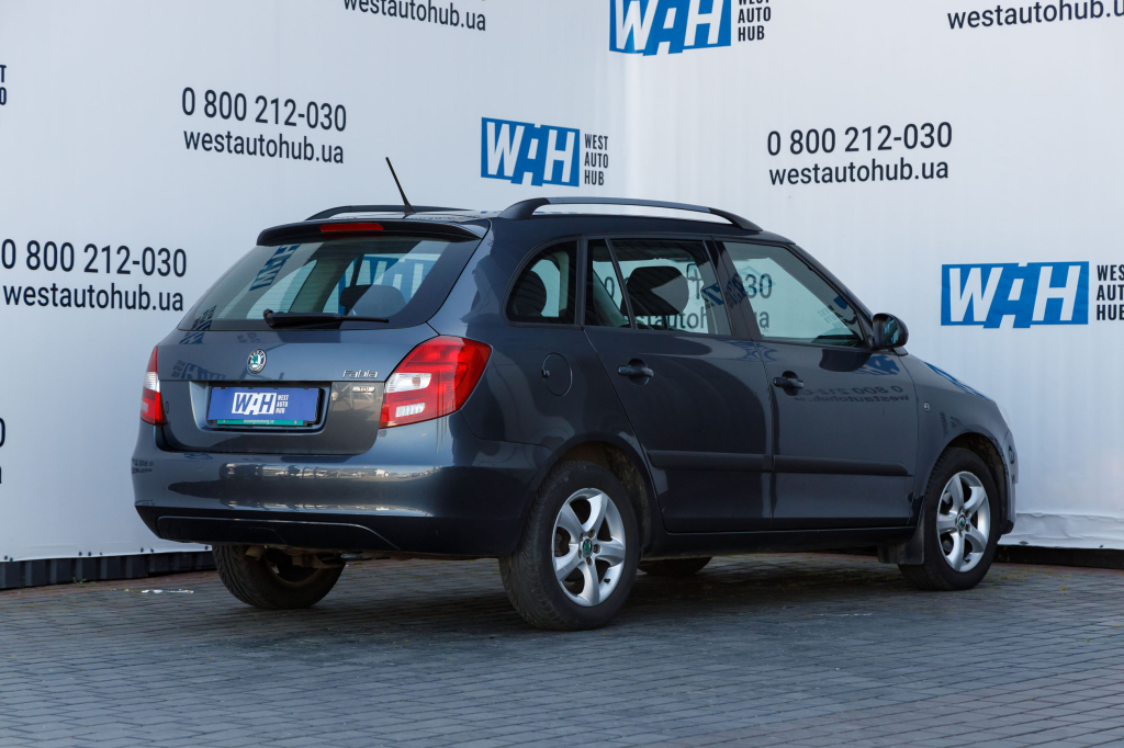 Skoda Fabia 2011 photo 3