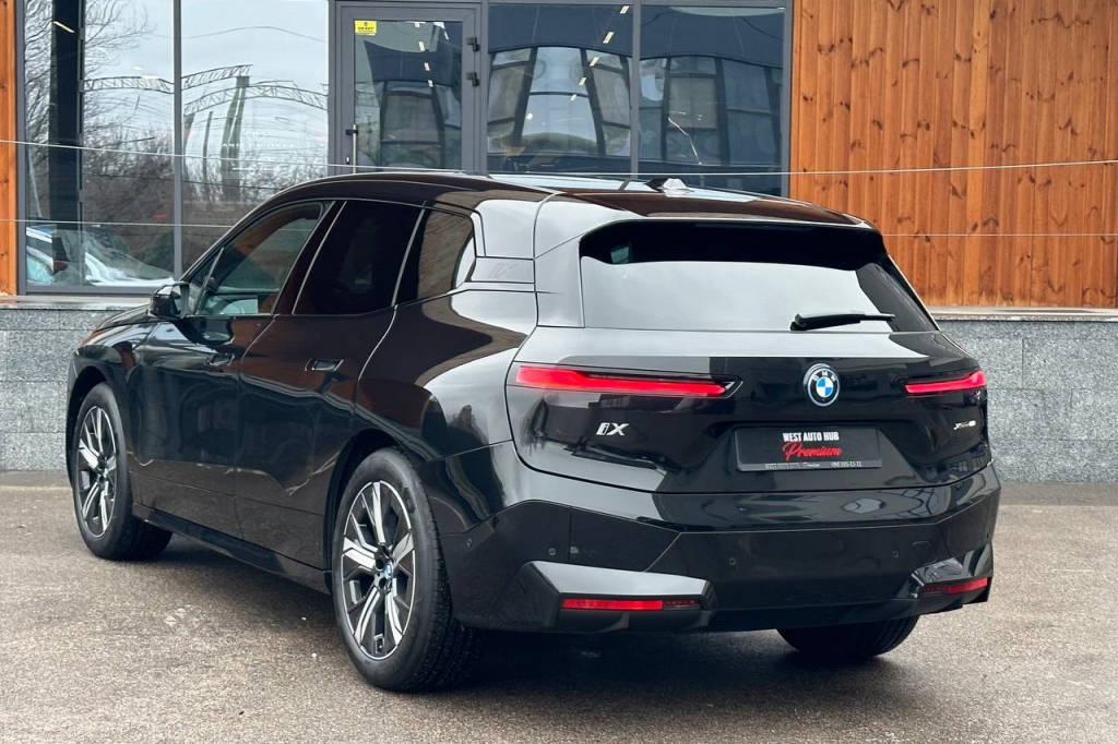 BMW iX xDrive40 2023 photo 3