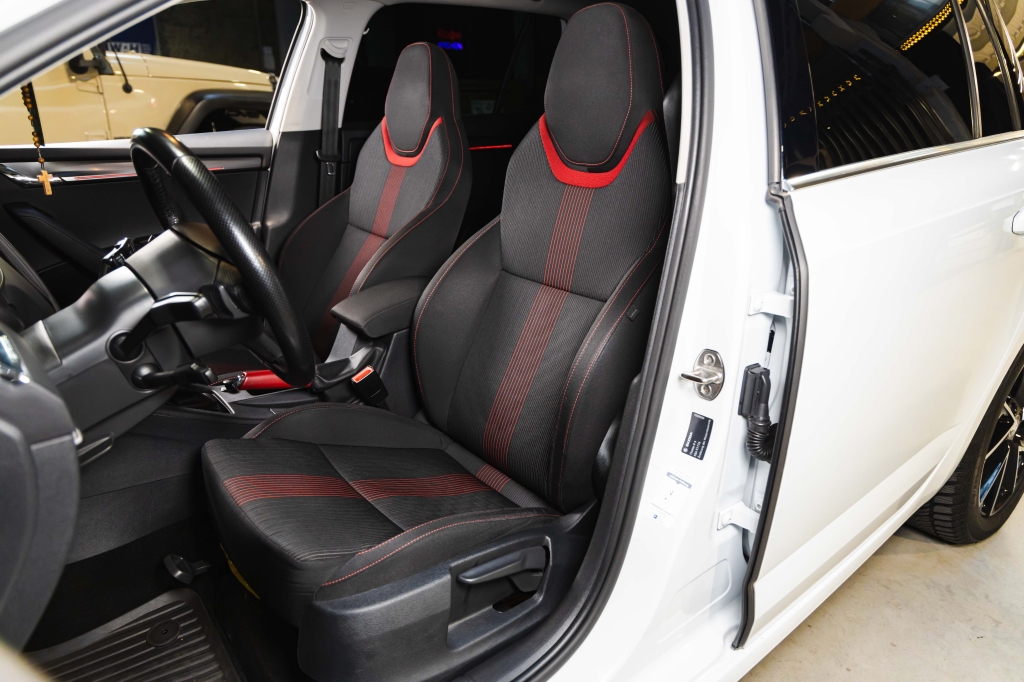 Skoda Octavia 2018 photo 17