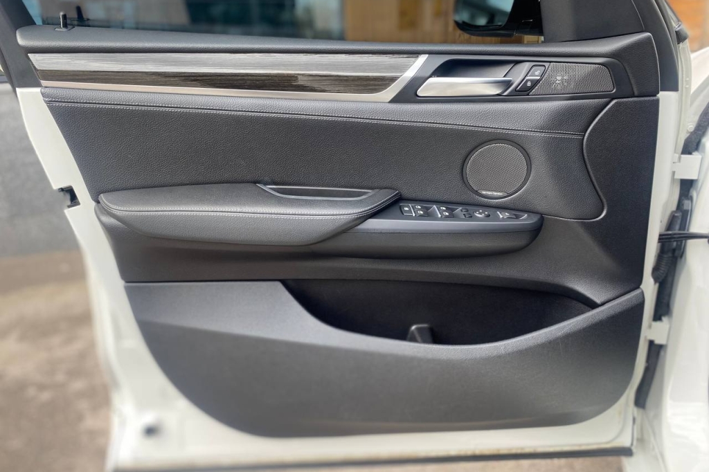 BMW X3 28i AT 2015 фото 8