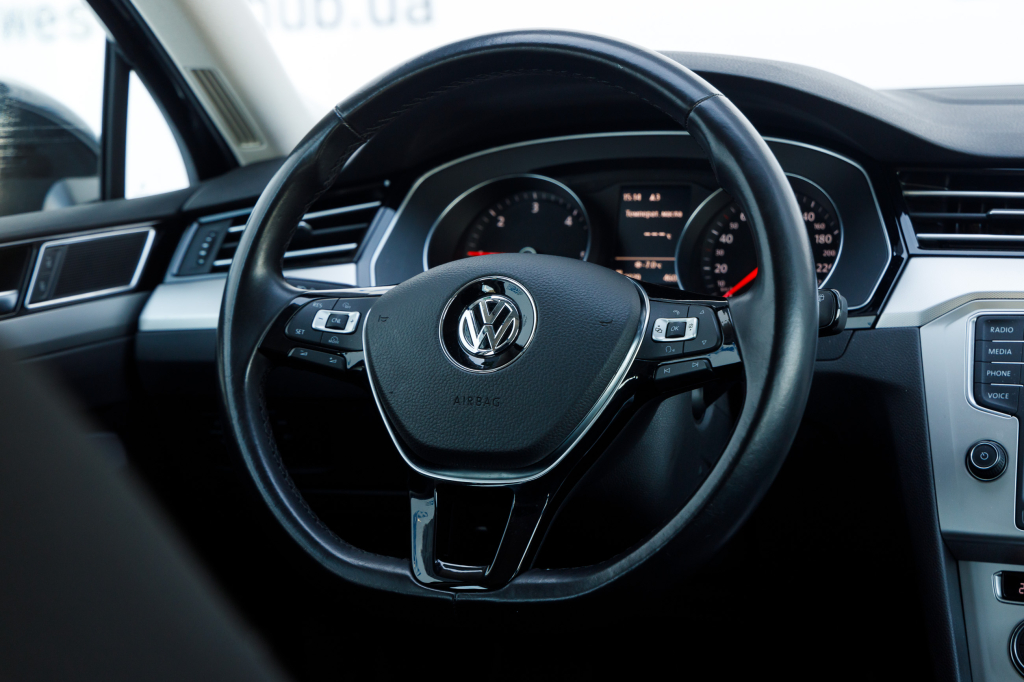 Volkswagen Passat B8 фото 8