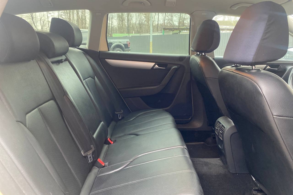 Volkswagen Passat 2014 photo 12