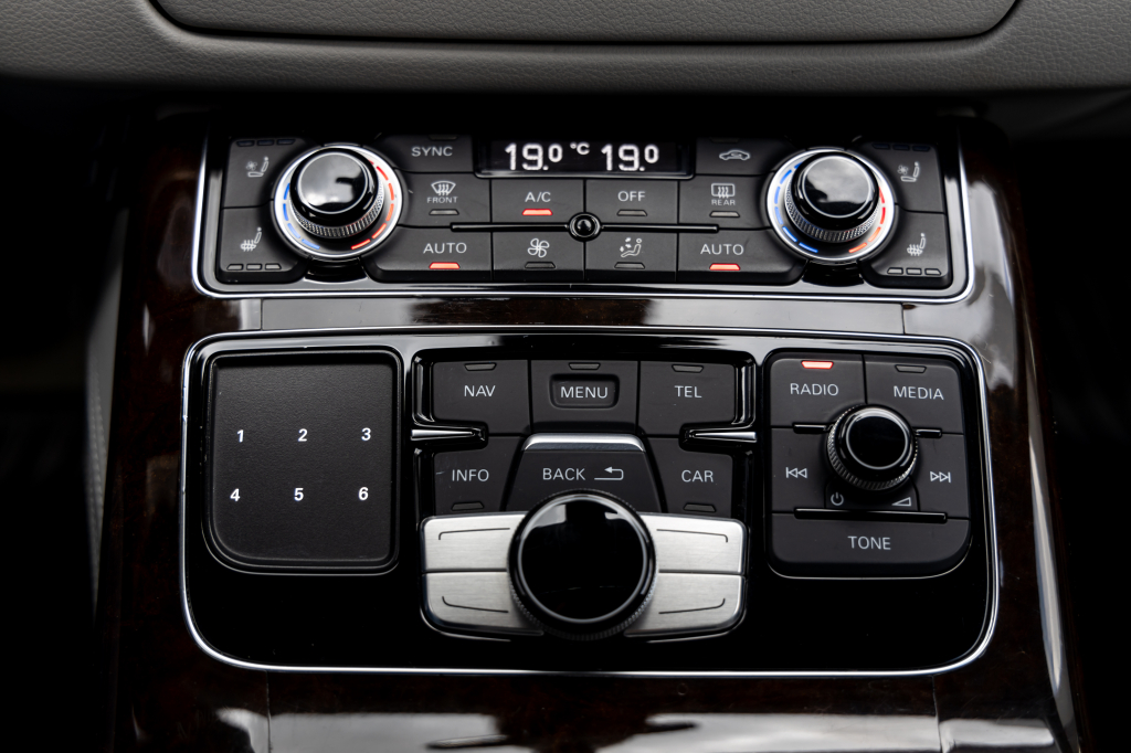 Audi A8 2014 фото 17