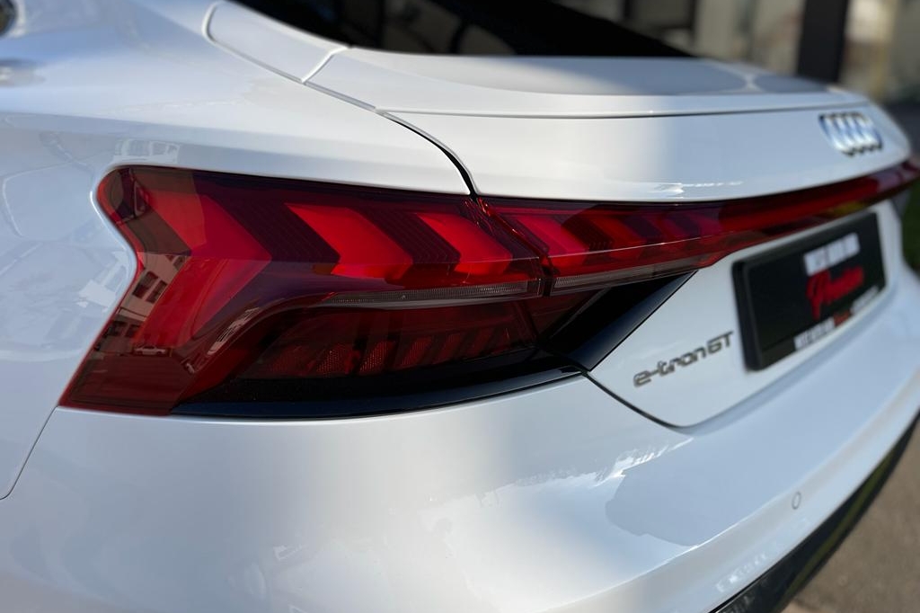 Audi e-tron GT 2021 фото 6