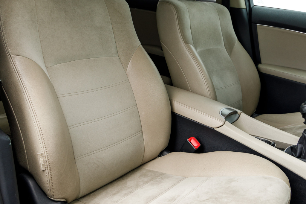 Toyota Avensis 2014 фото 11