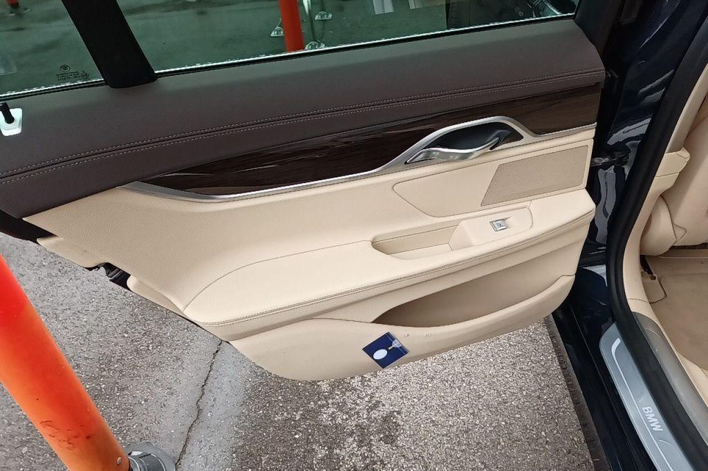 BMW 7 Series 2017 photo 15
