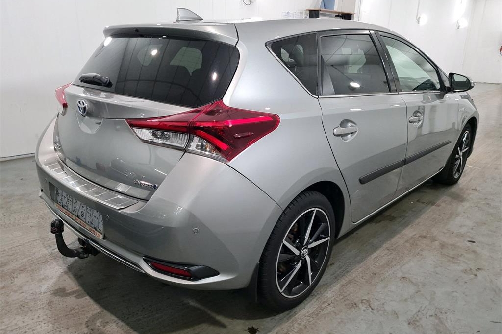 Toyota Auris 2018 фото 3