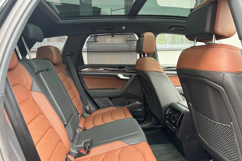 Volkswagen Touareg R-line Platinum 2024 фото 16