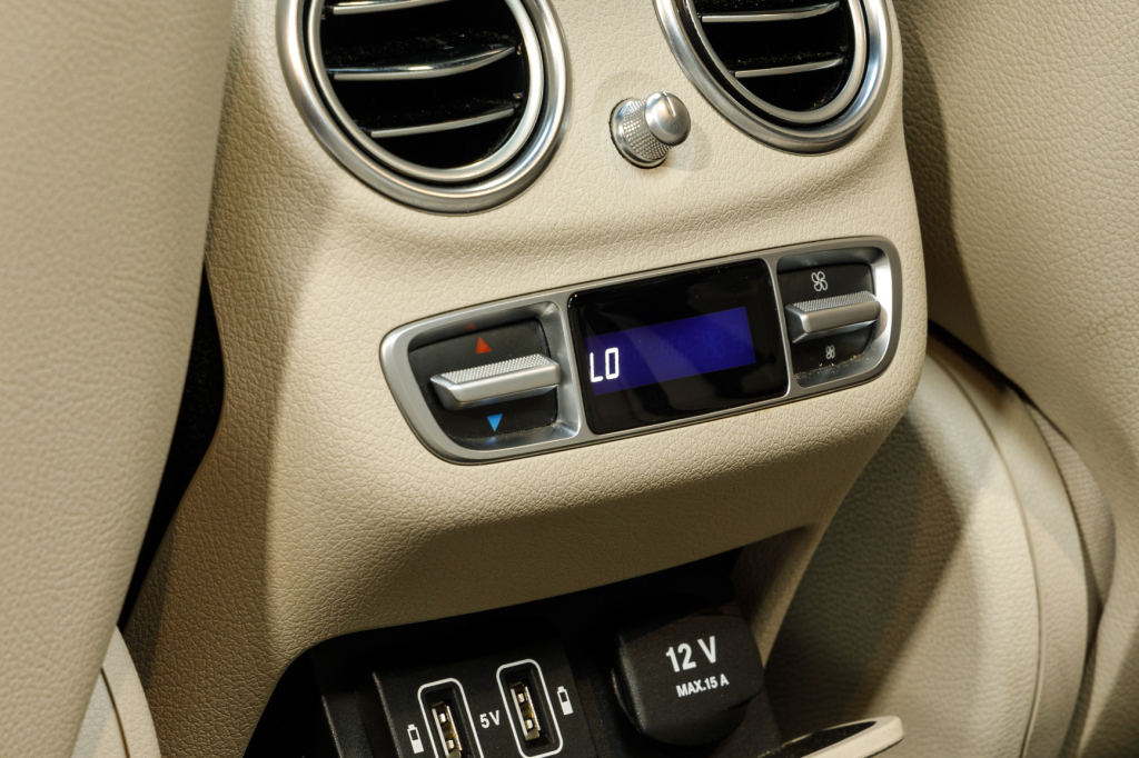 Mercedes-Benz E 200 4Matic AMG Line фото 33