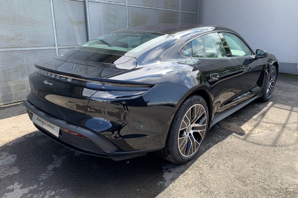 Porsche Taycan 2021 фото 2