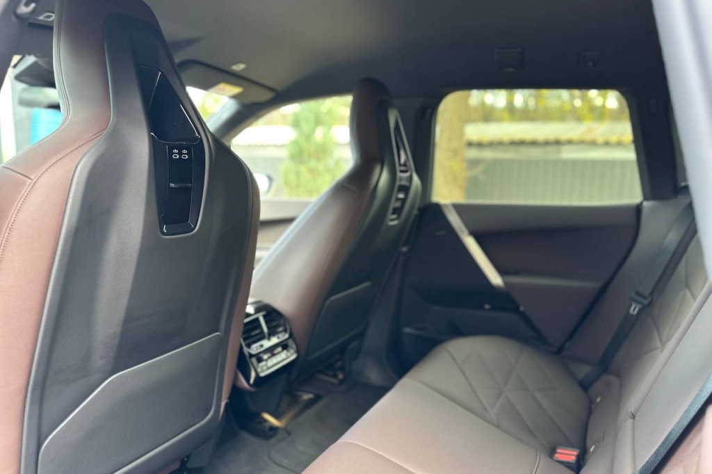 BMW iX xDrive40 2021 фото 14