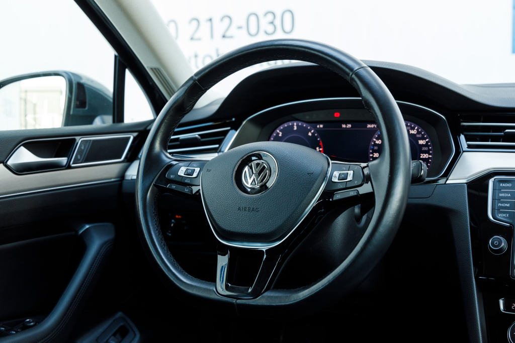 Volkswagen Passat B8 Highline 4Motion 2016 фото 28