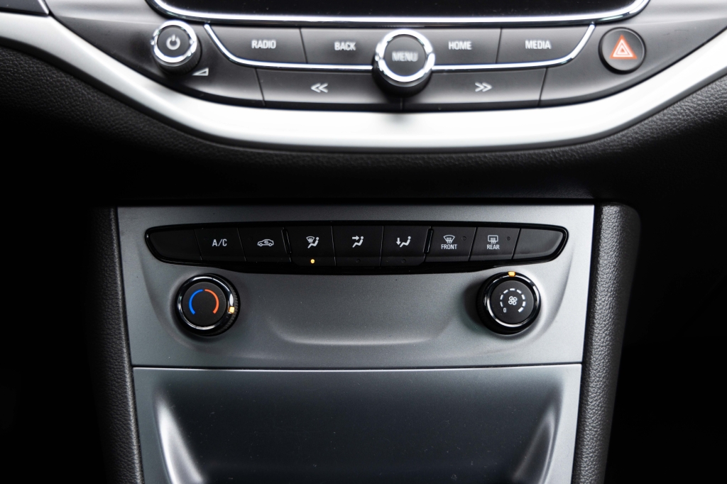 Opel Astra 2017 фото 18