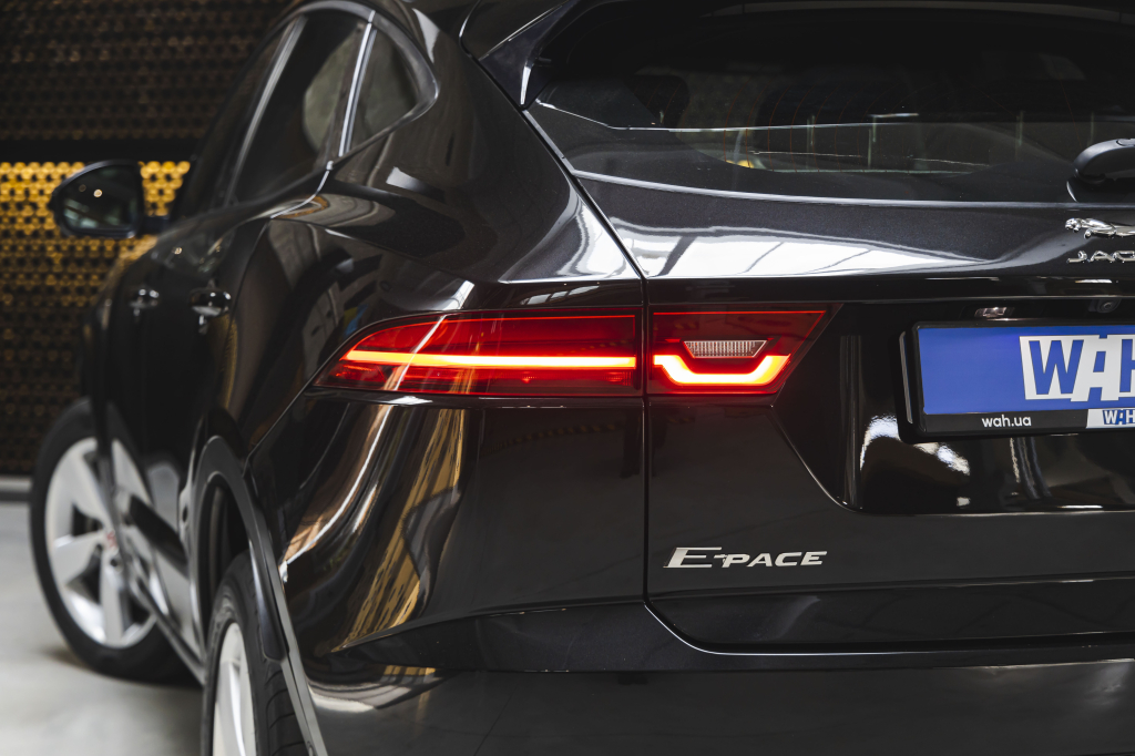 Jaguar E-Pace 2018 фото 13