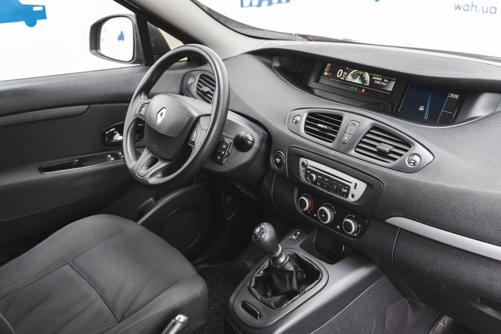 Renault Scenic 2013 фото 27