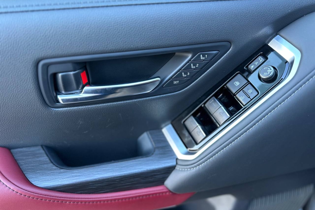 Toyota Land Cruiser 300 GUARD B6 2021 фото 10