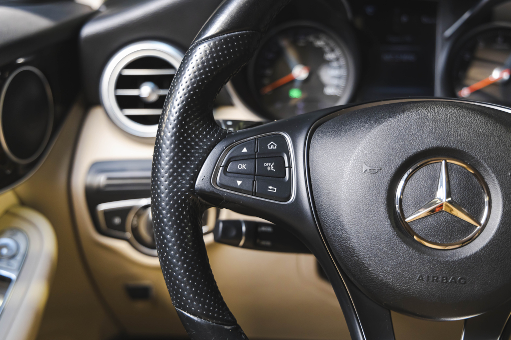 Mercedes-Benz GLC-Class 300 2016 photo 18