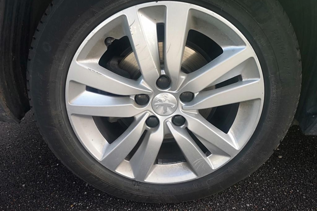 Peugeot 308 SW 2018 фото 8