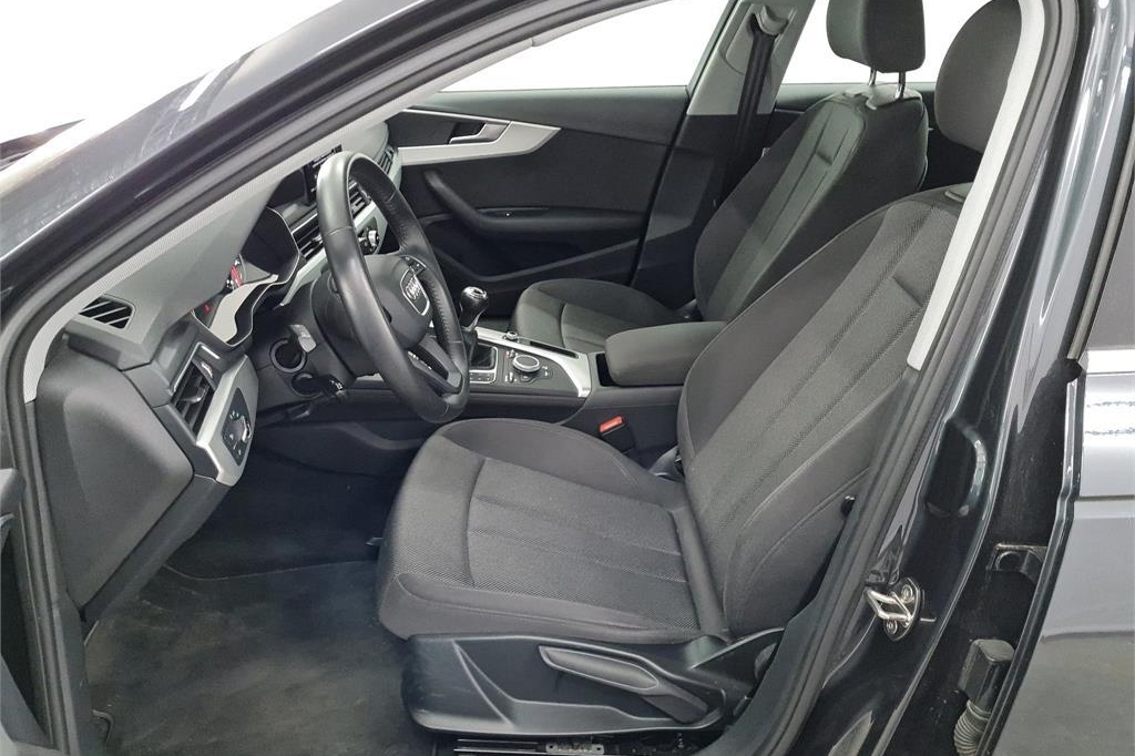 Audi A4 Avant 2017 photo 2