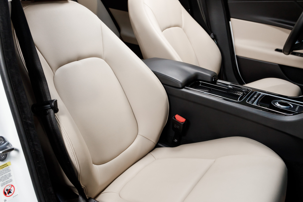 Jaguar XE 25T 2017 photo 13