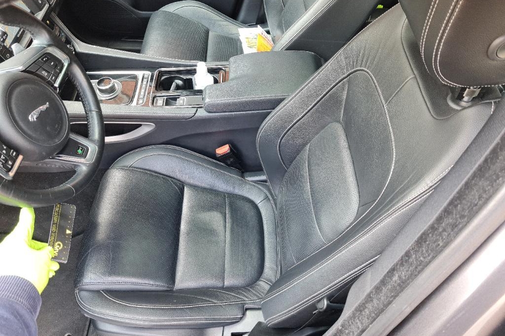 Jaguar F-Pace 2018 photo 10