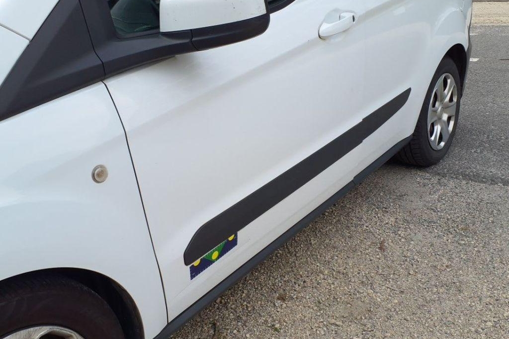 Ford Transit Courier 2016 photo 9