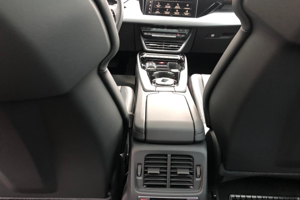 Audi e-tron GT 2021 фото 27