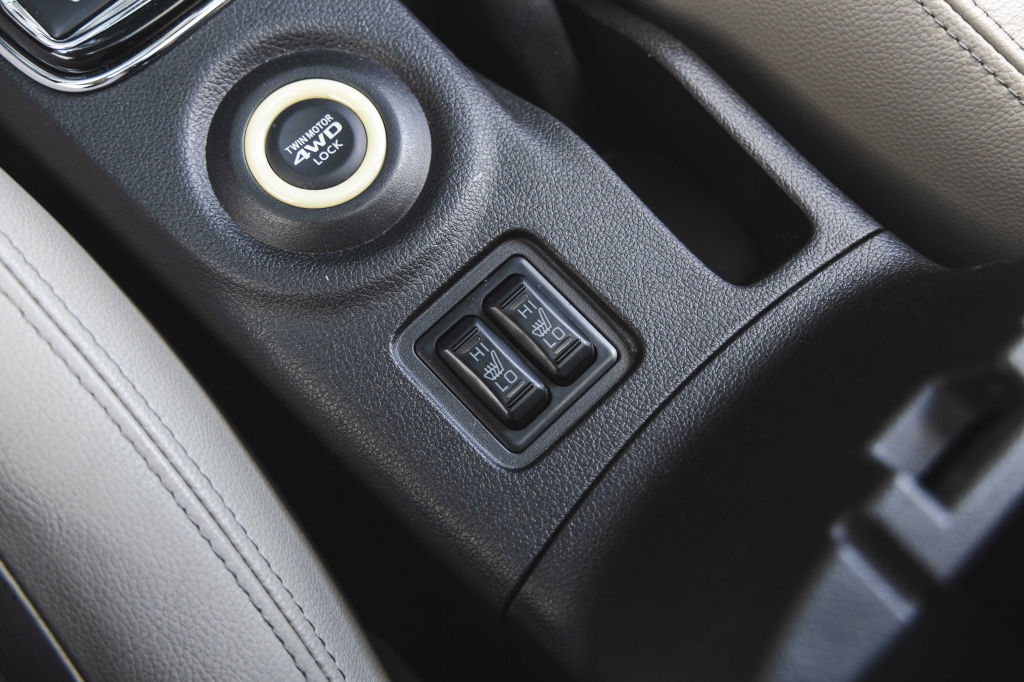 Mitsubishi Outlander PHEV Plug-In Hybrid 2013 photo 32