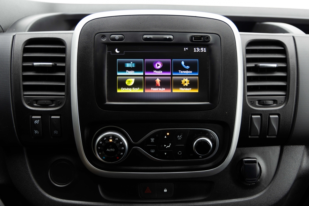 Renault Trafic 2019 фото 23