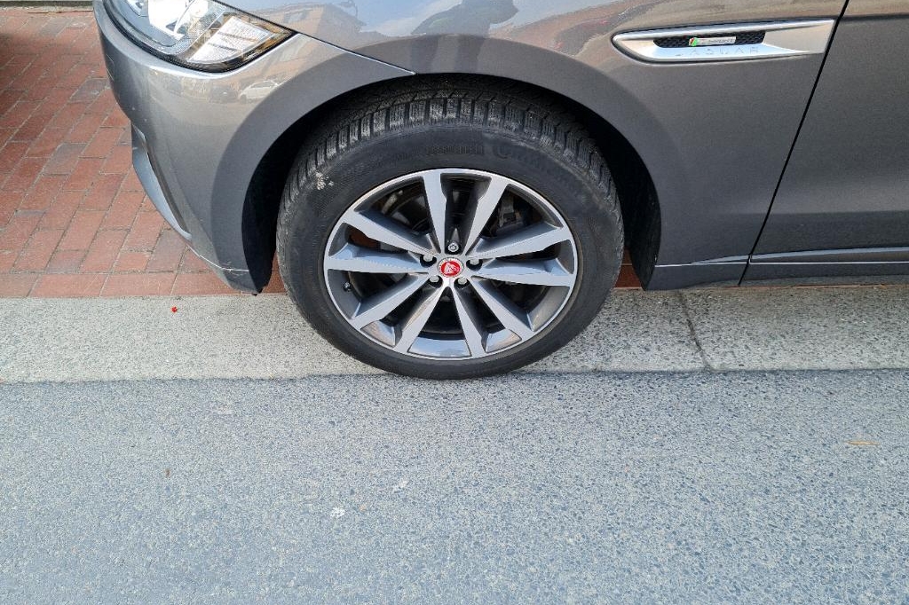 Jaguar F-Pace 2018 photo 31