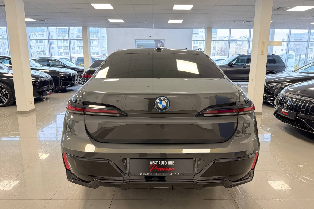 BMW i7 2024 фото 4