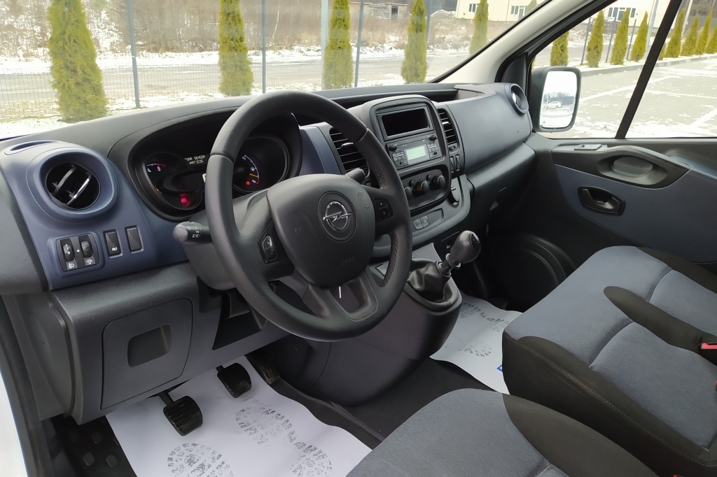 Opel Vivaro photo 10