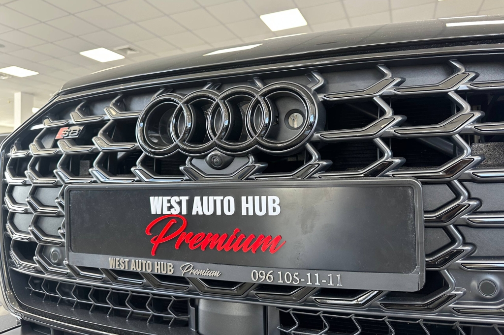 Audi S8 2025 фото 8