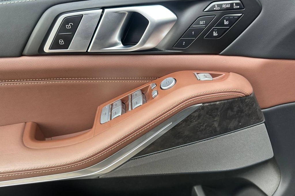 BMW X7 40d 2024 фото 9