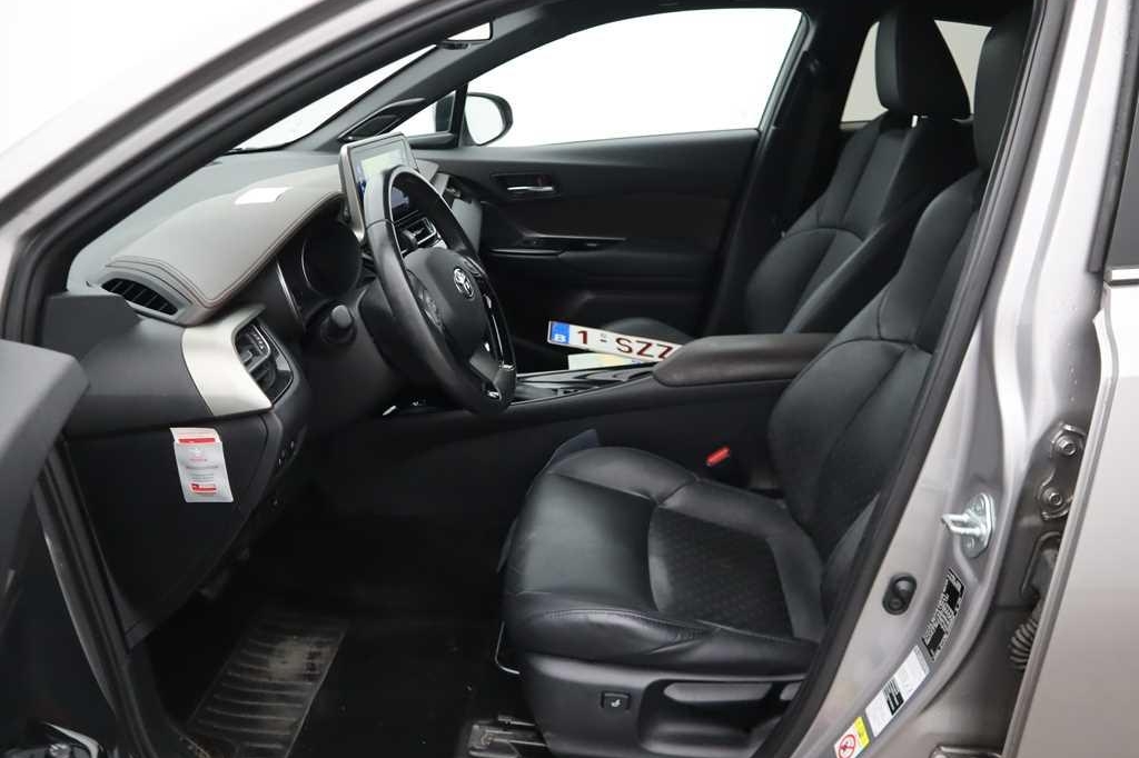 Toyota C-HR 2017 фото 3