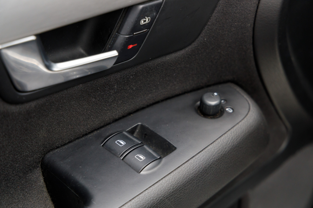 Audi A4 2005 фото 11