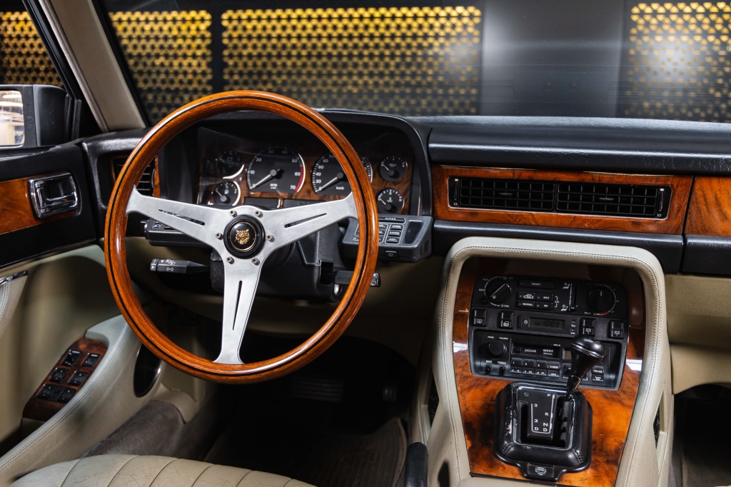 Jaguar XJ 1993 фото 24